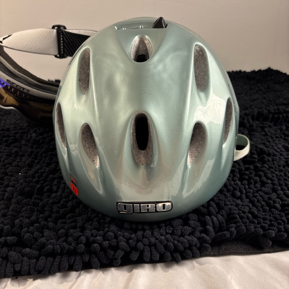 Giro Metallic Silver Ski and Snowboard Helmet with Scott goggles
